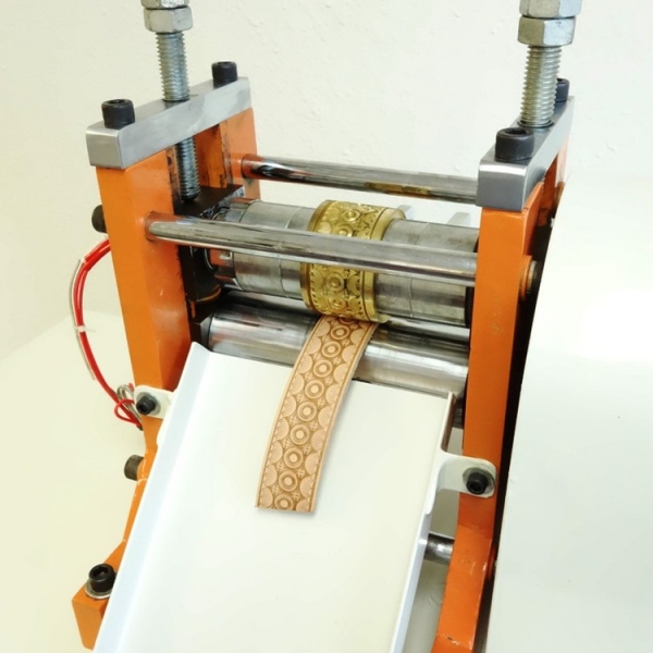 Fabricante y proveedor de máquinas para fabricar cinturones de cuero en  China